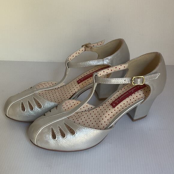 Vintage Style T-Strap Block Heel Silver Shoes Size 6.5 But Another Innocent Tale - Picture 1 of 9